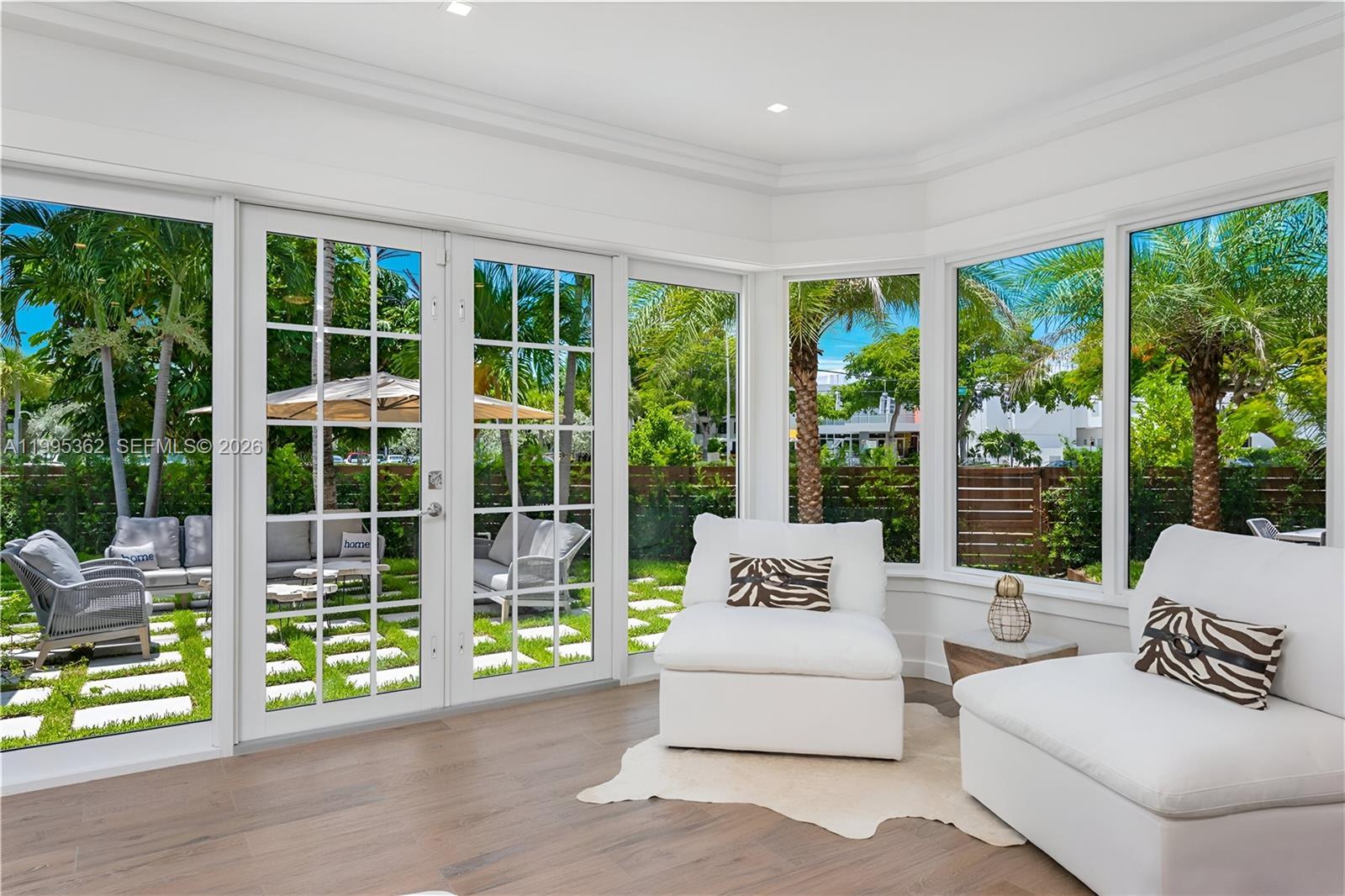 2575 Pine Tree Dr #. Miami Beach, FL 33140