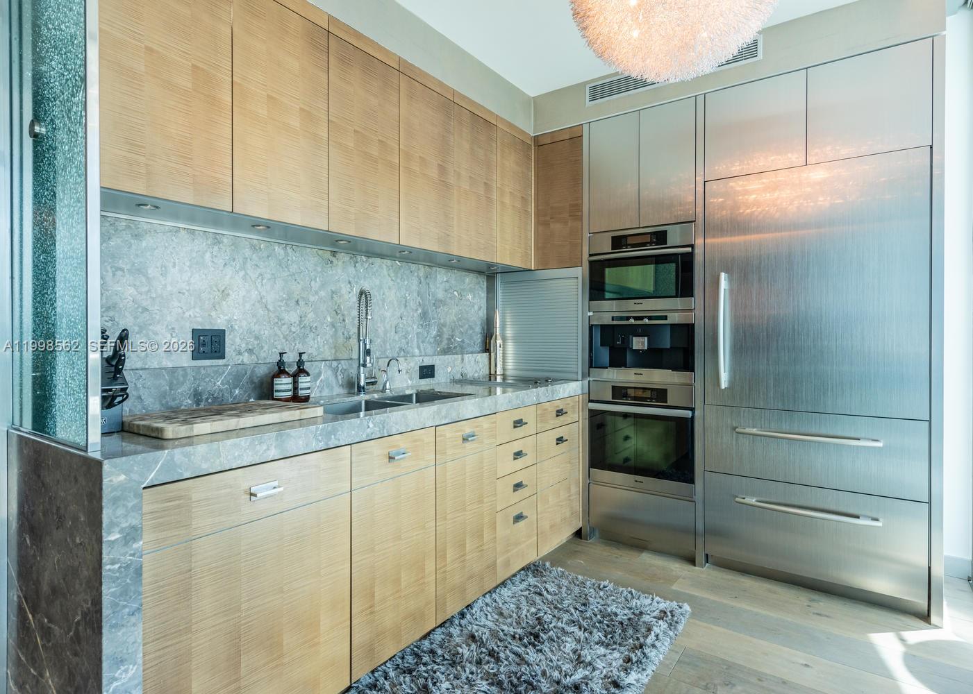 50 S Pointe Dr #905 Miami Beach, FL 33139