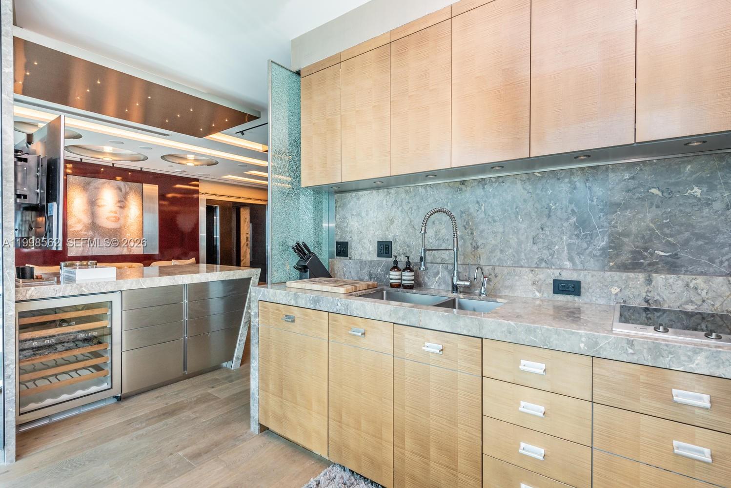 50 S Pointe Dr #905 Miami Beach, FL 33139