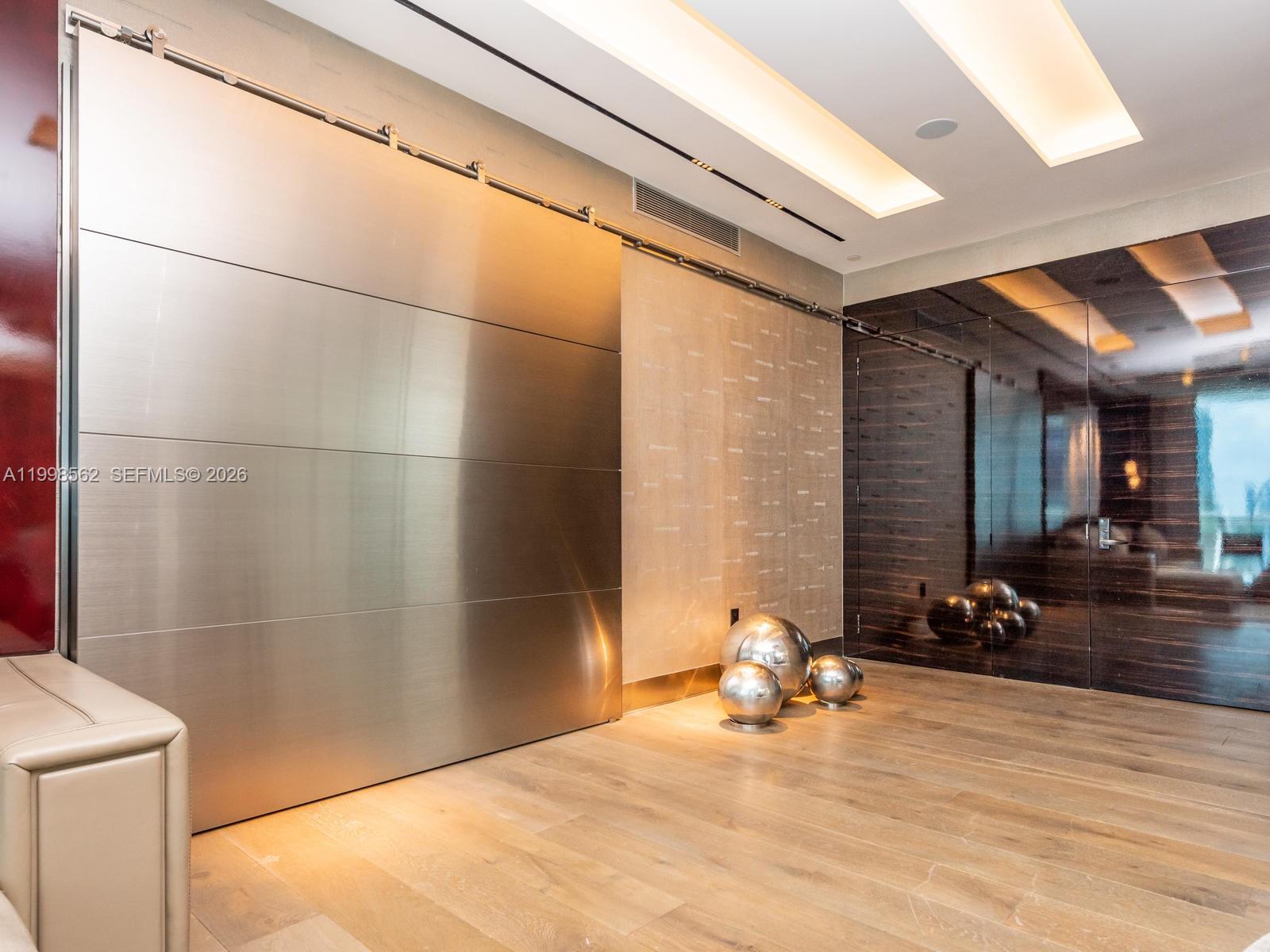 50 S Pointe Dr #905 Miami Beach, FL 33139