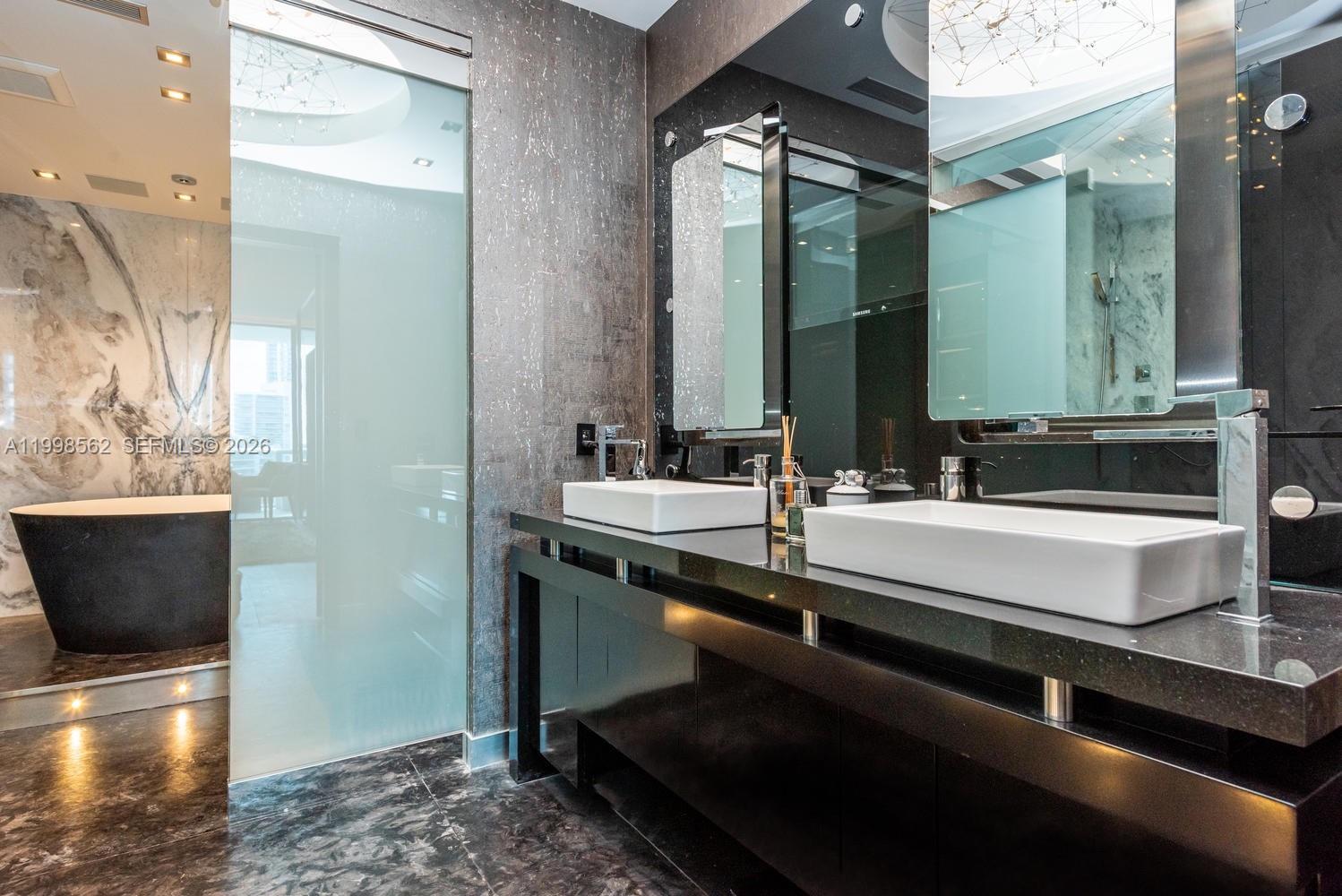 50 S Pointe Dr #905 Miami Beach, FL 33139