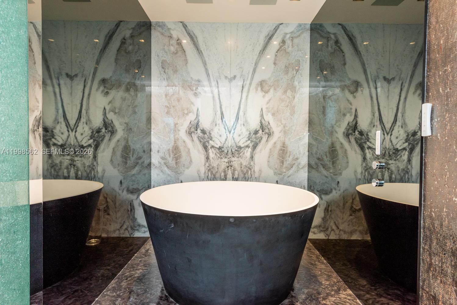 50 S Pointe Dr #905 Miami Beach, FL 33139