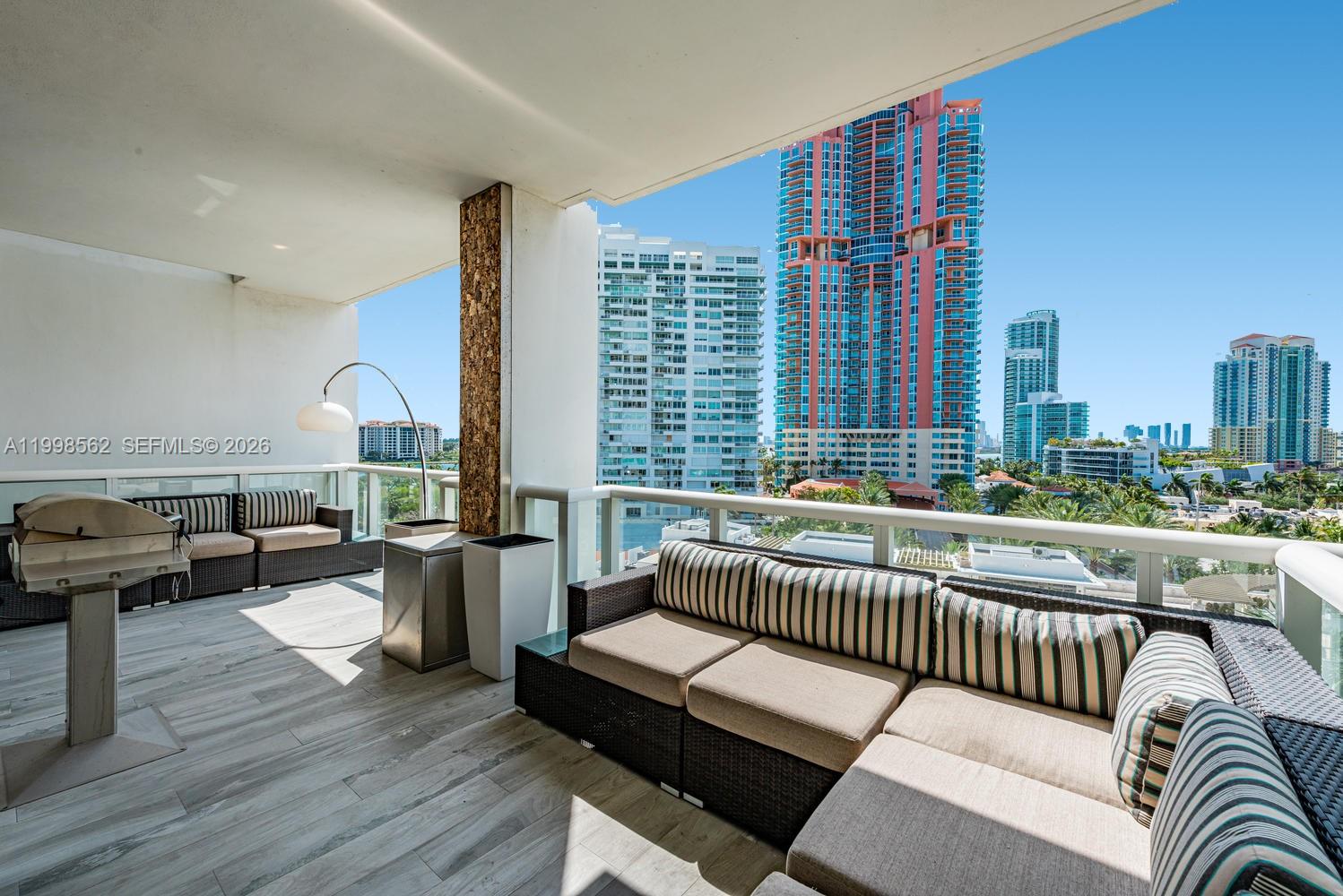 50 S Pointe Dr #905 Miami Beach, FL 33139