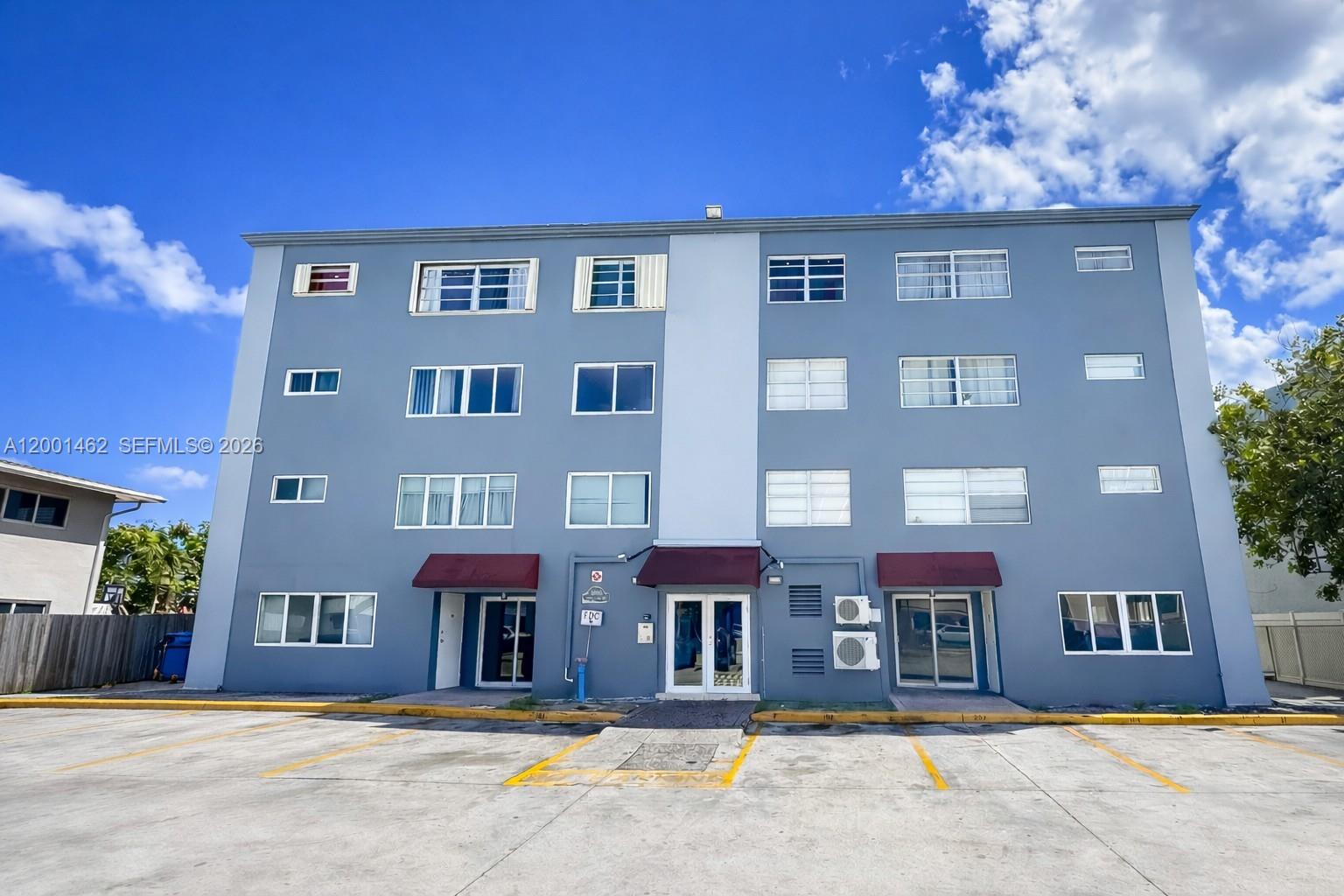 1060 Crystal Lk Dr #401