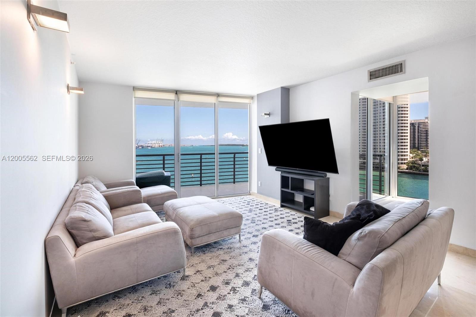 325 S Biscayne Blvd #823