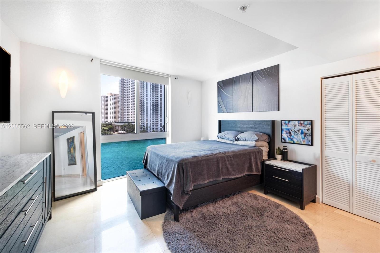 325 S Biscayne Blvd #823 Miami, FL 33131