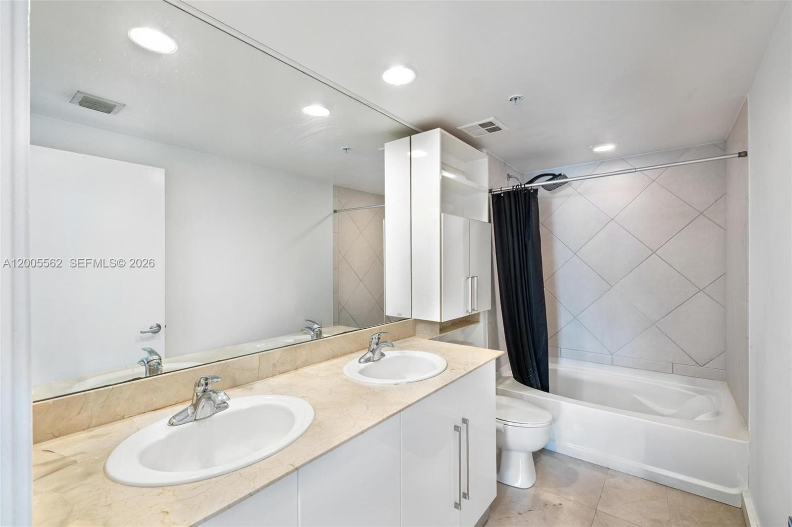 325 S Biscayne Blvd #823 Miami, FL 33131