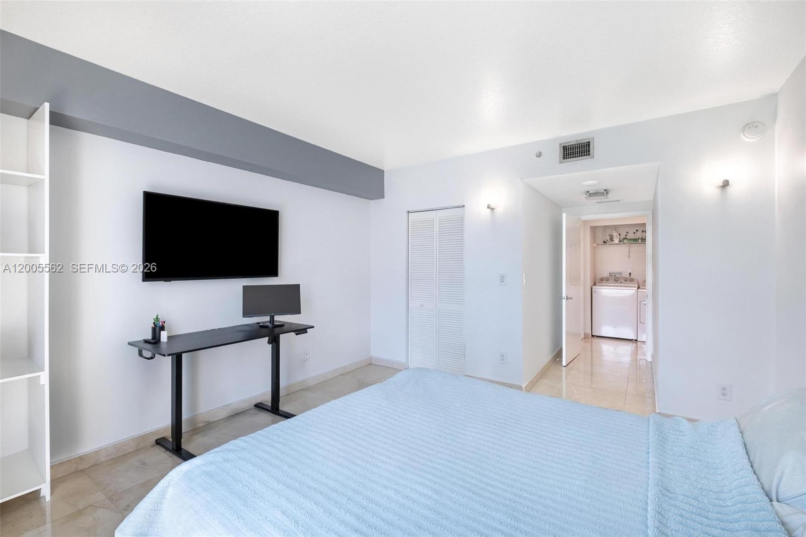 325 S Biscayne Blvd #823 Miami, FL 33131