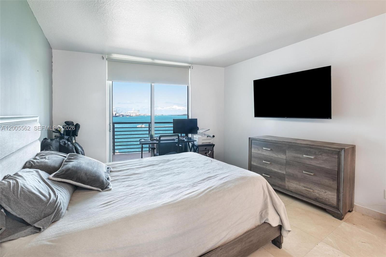 325 S Biscayne Blvd #823 Miami, FL 33131