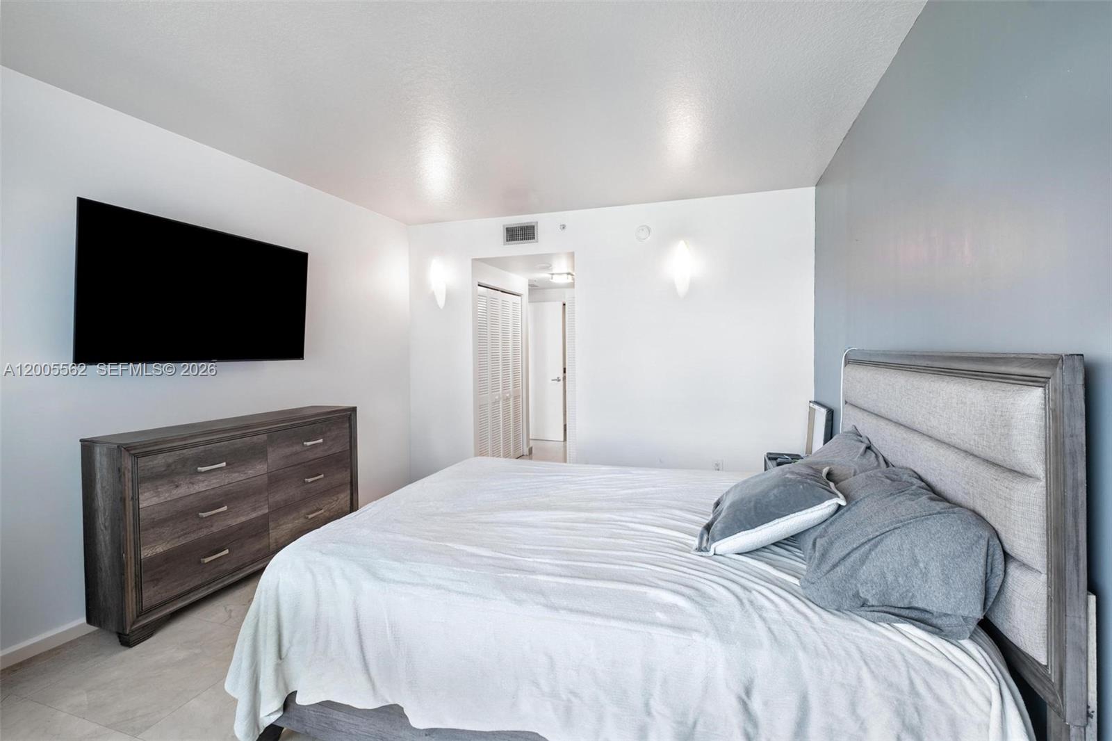 325 S Biscayne Blvd #823 Miami, FL 33131