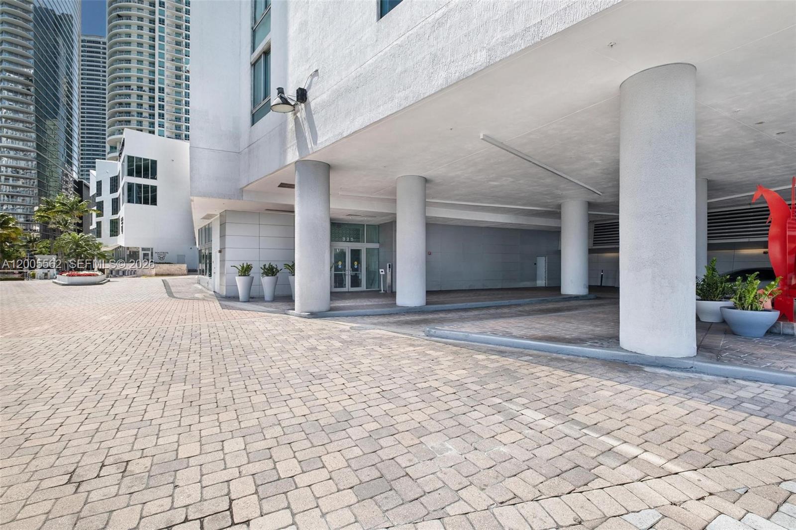 325 S Biscayne Blvd #823 Miami, FL 33131