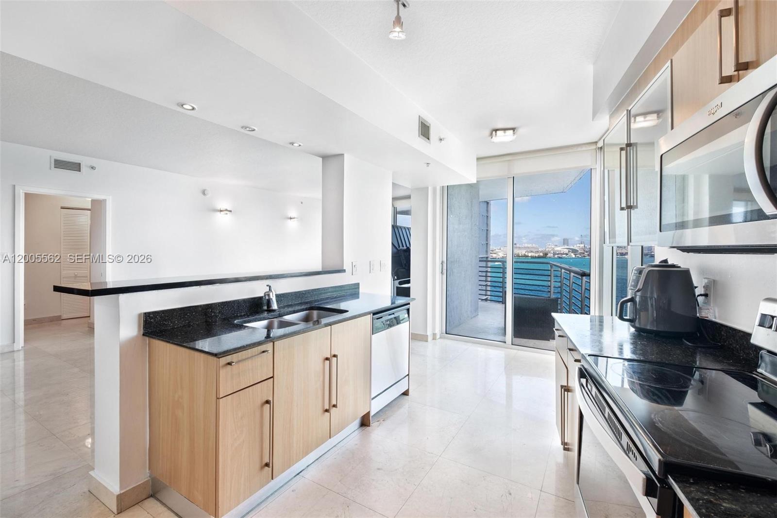 325 S Biscayne Blvd #823 Miami, FL 33131