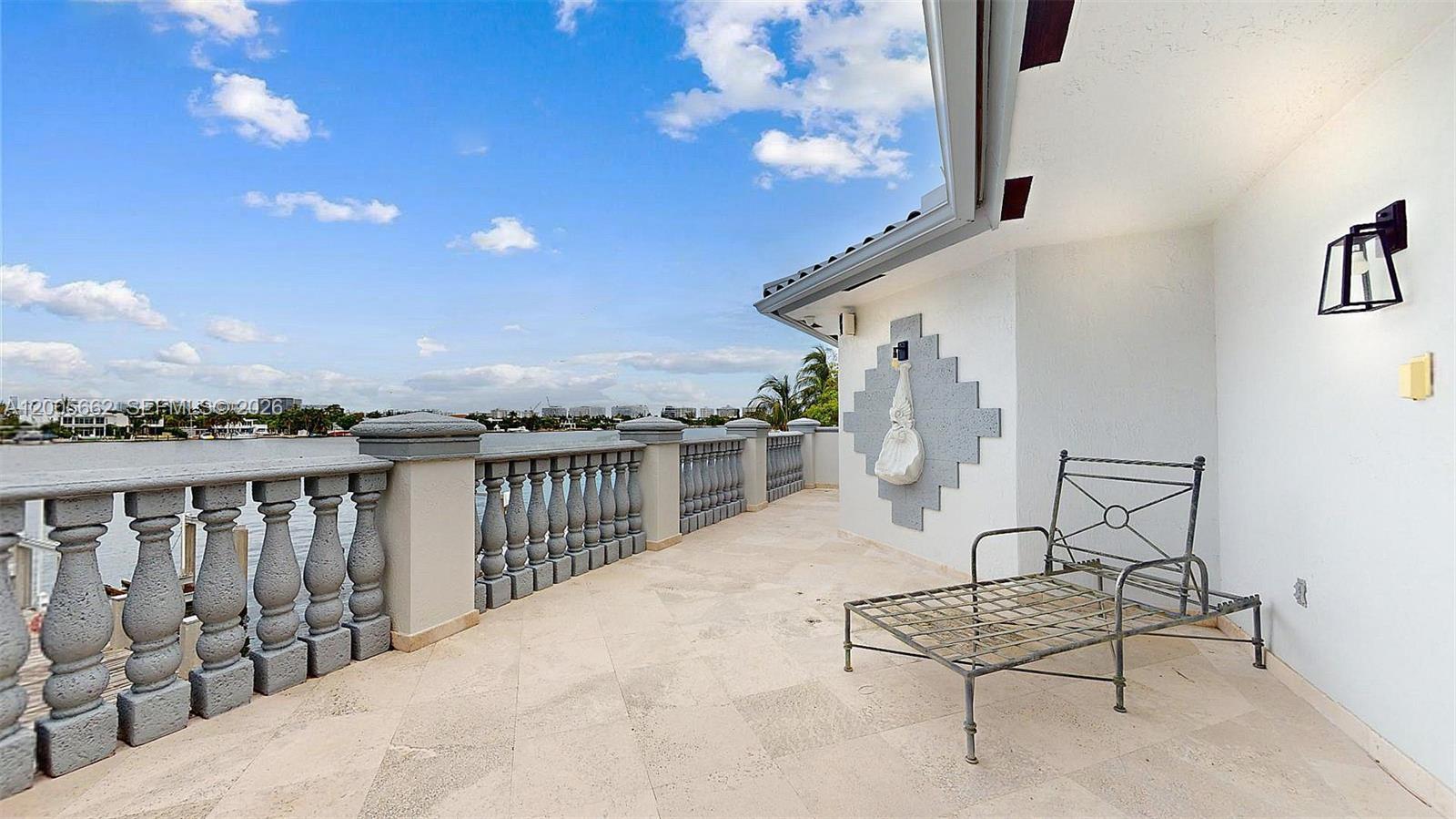 1131 Stillwater Dr Miami Beach, FL 33141