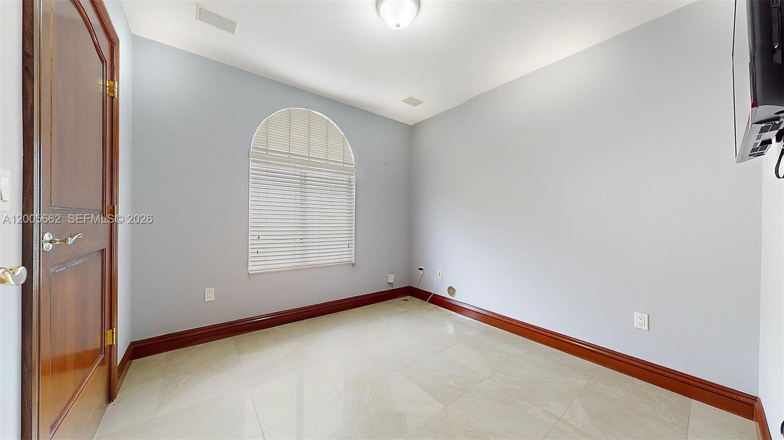 1131 Stillwater Dr Miami Beach, FL 33141