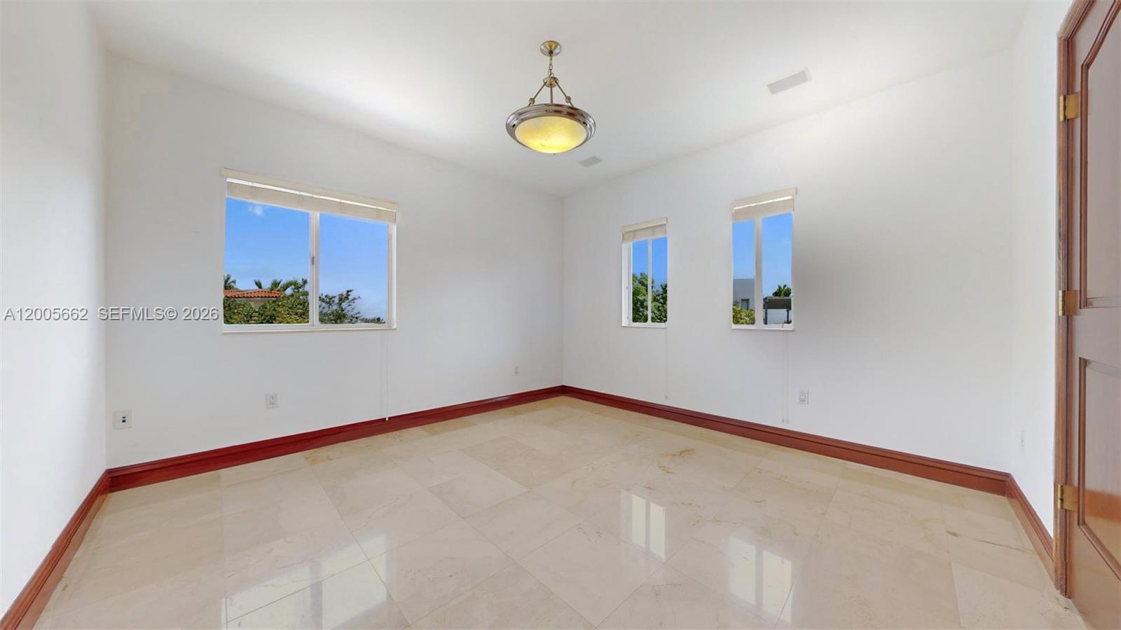 1131 Stillwater Dr Miami Beach, FL 33141