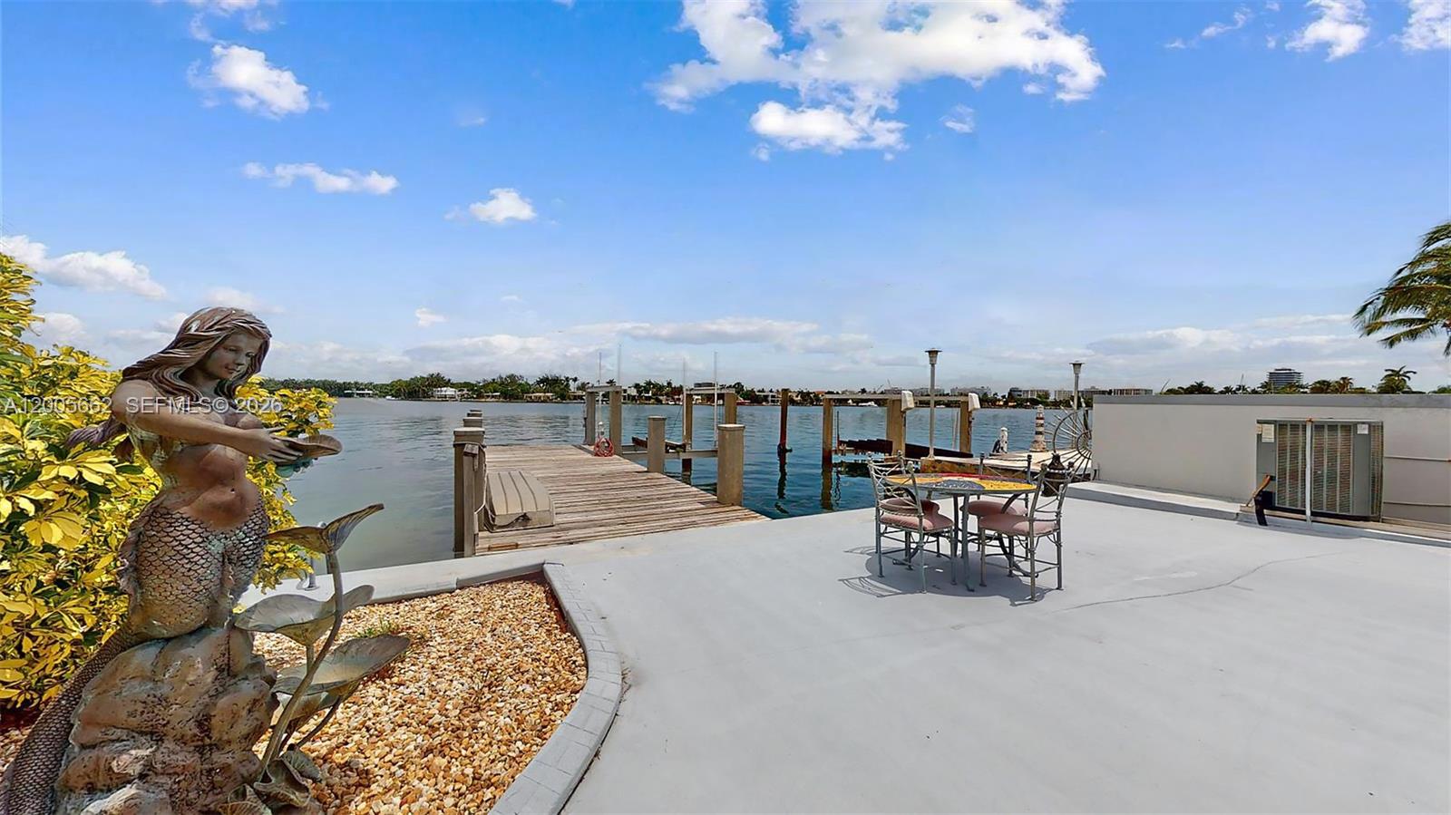1131 Stillwater Dr Miami Beach, FL 33141
