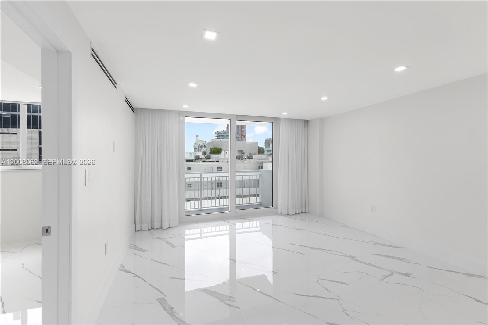 345 Ocean Dr #708 Miami Beach, FL 33139