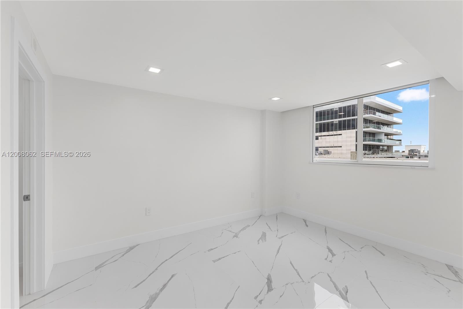 345 Ocean Dr #708 Miami Beach, FL 33139