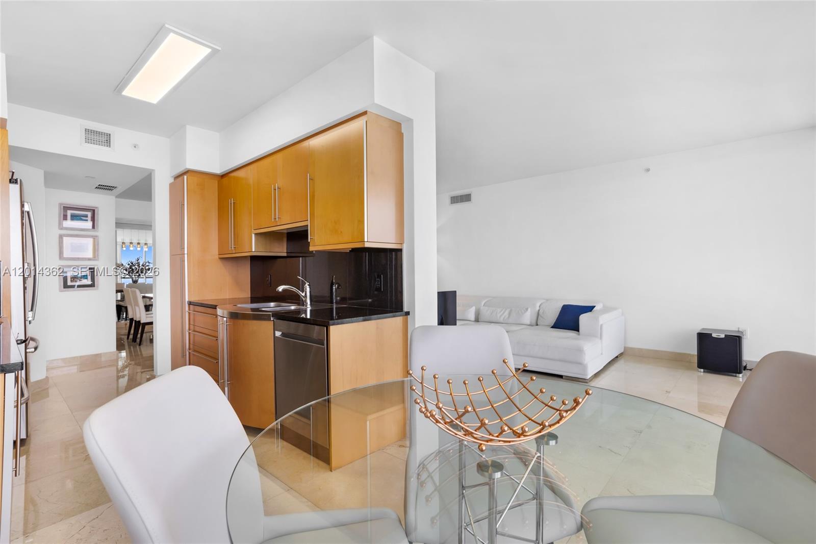 6365 Collins Ave #3202 Miami Beach, FL 33141