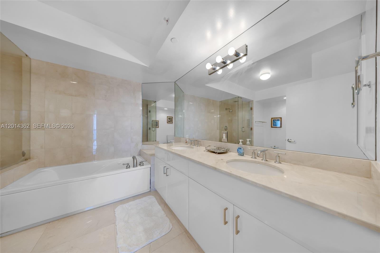 6365 Collins Ave #3202 Miami Beach, FL 33141
