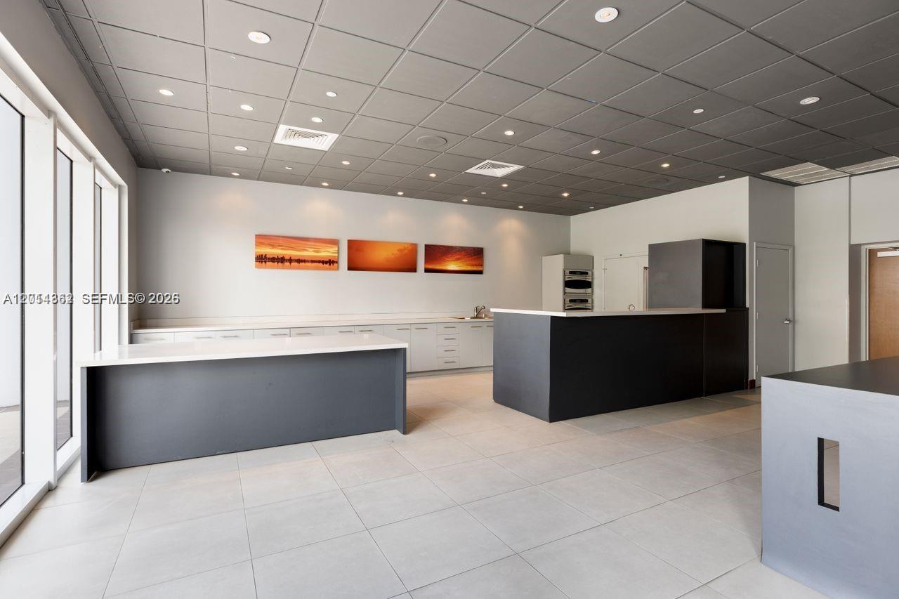 6365 Collins Ave #3202 Miami Beach, FL 33141