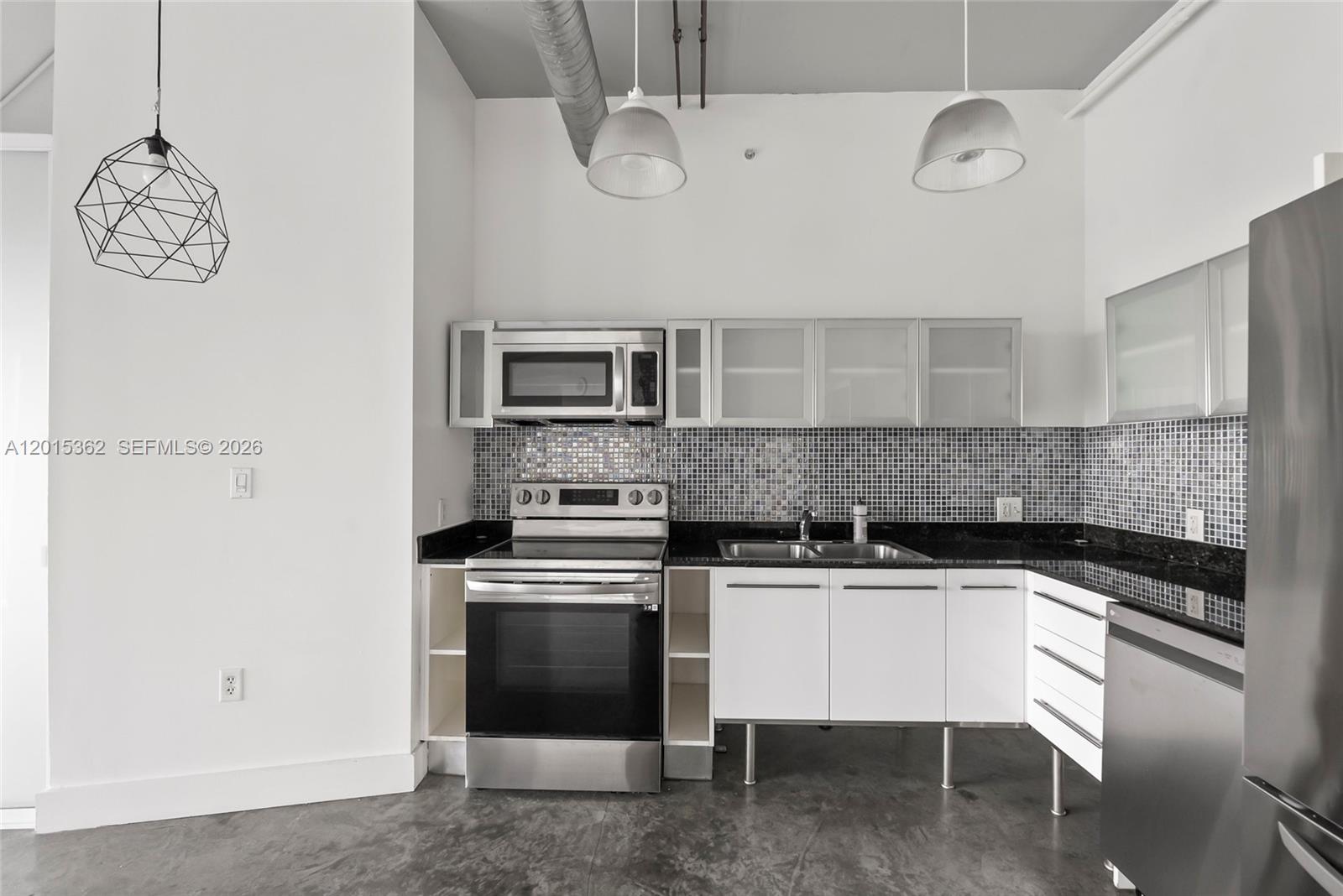 10 SW South Riv Dr #1006 Miami, FL 33130