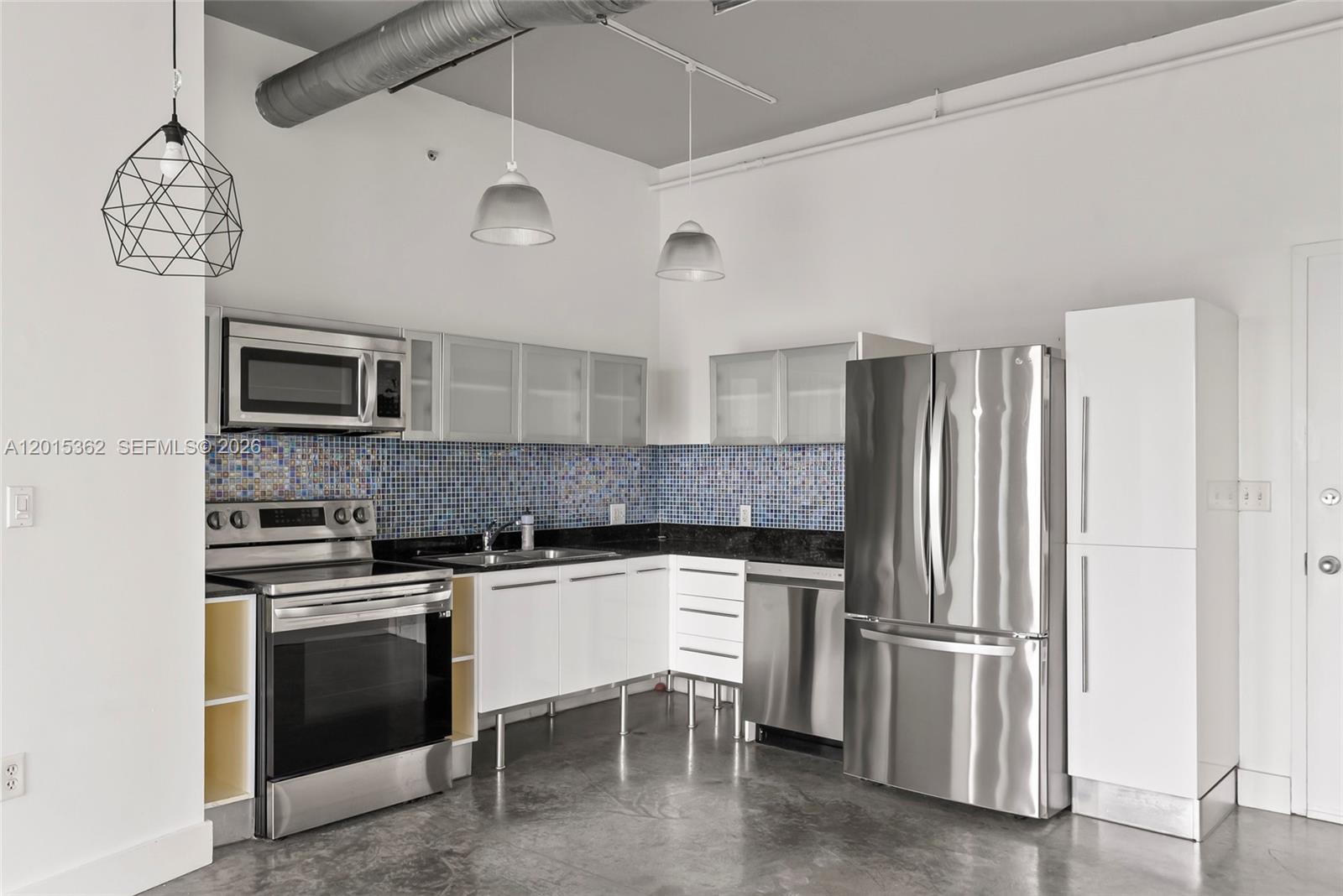 10 SW South Riv Dr #1006 Miami, FL 33130