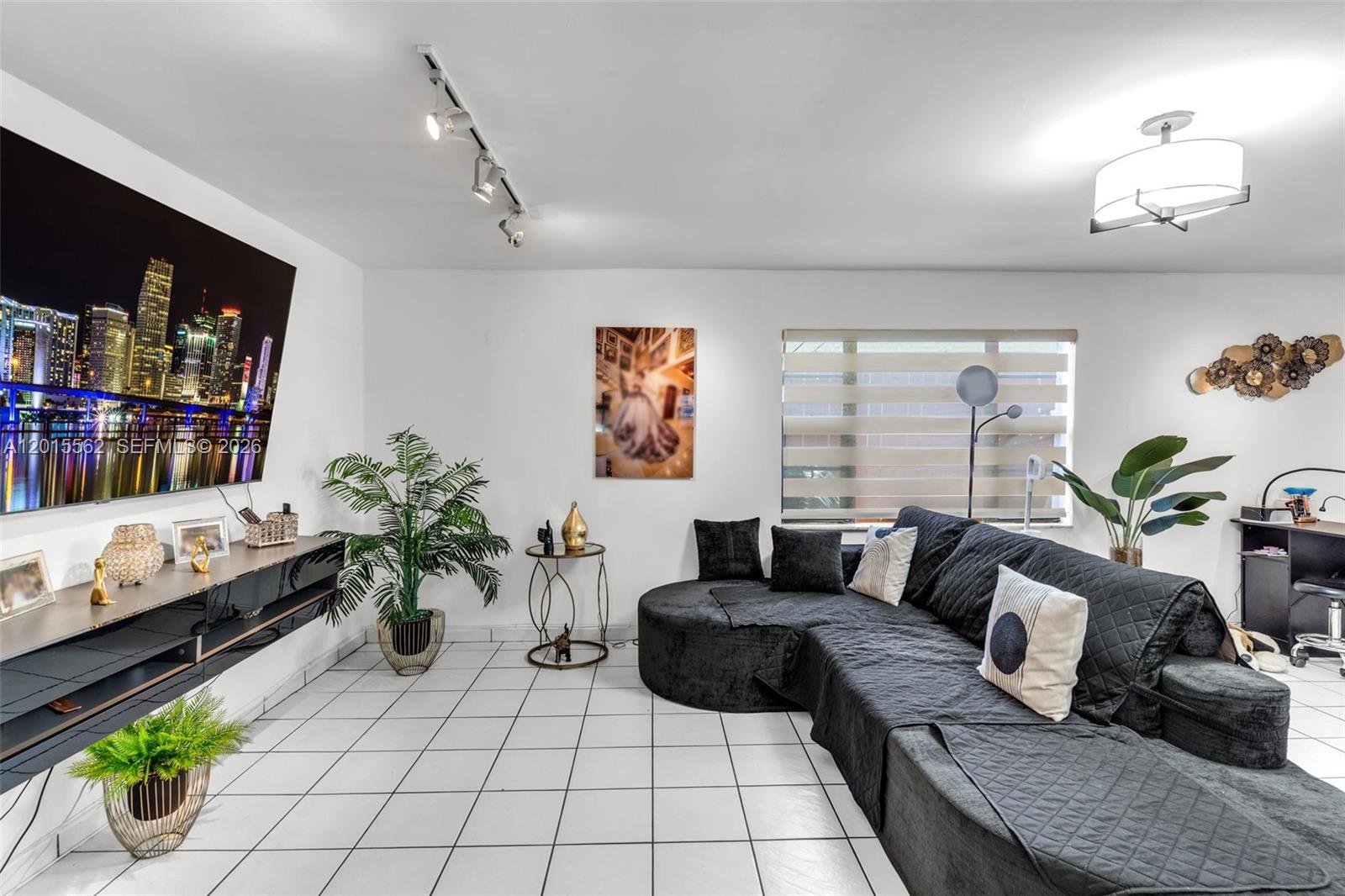 3270 SW 7th St Miami, FL 33135
