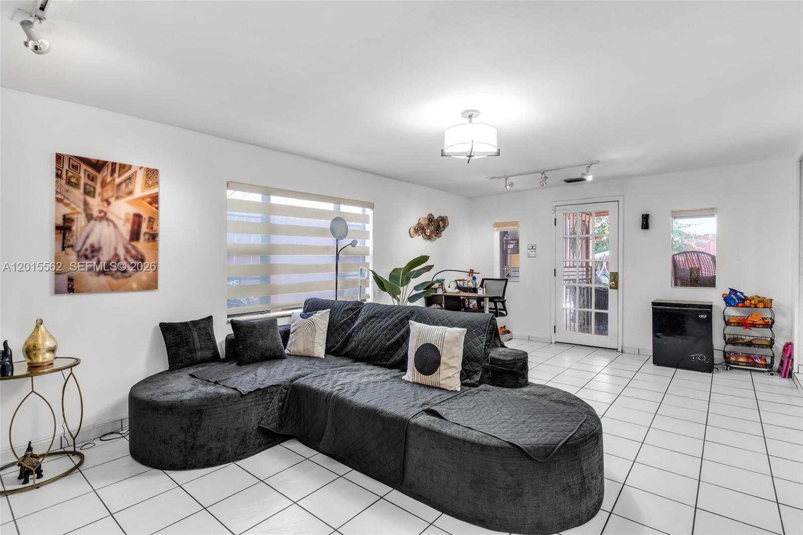 3270 SW 7th St Miami, FL 33135