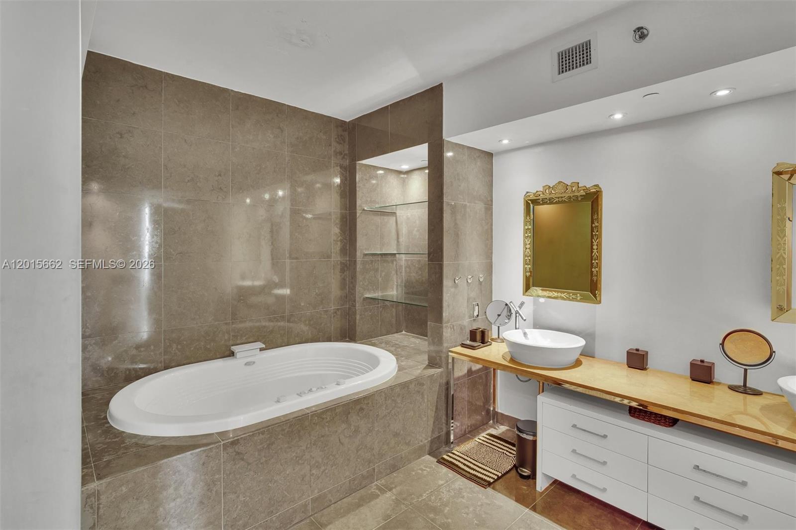 450 Alton Rd #2604 Miami Beach, FL 33139