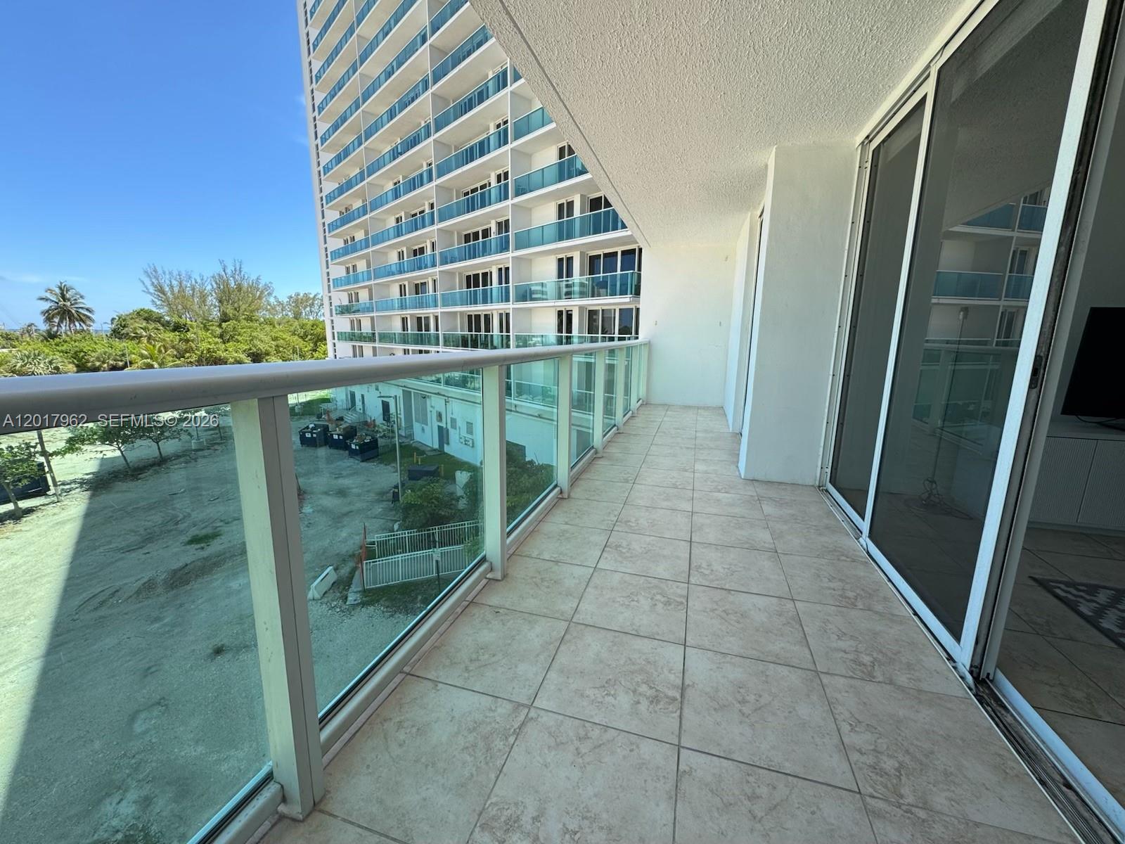 image Arlen House East18