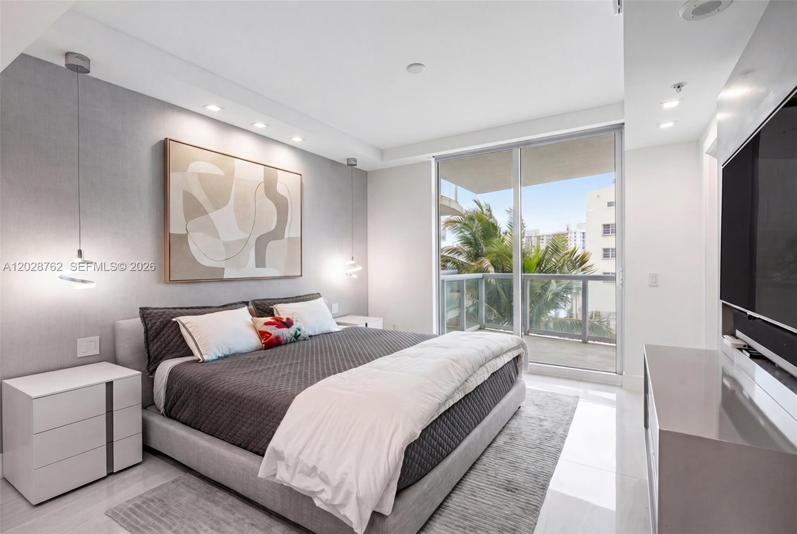 3801 Collins Ave #703 Miami Beach, FL 33140