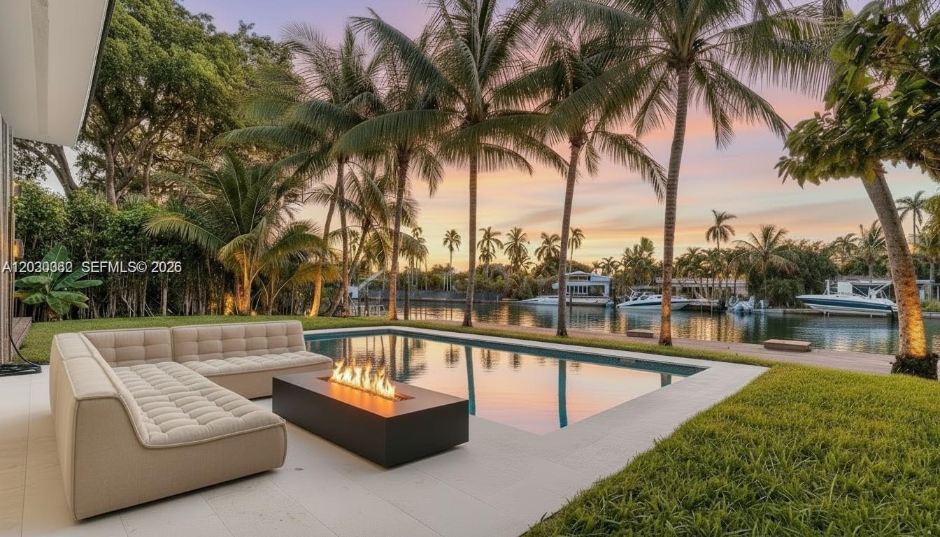 550 S Shore Dr Miami Beach, FL 33141