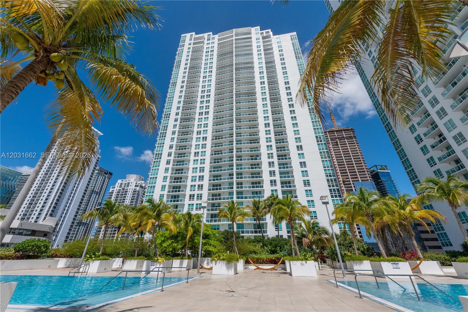 951 Brickell Ave #705