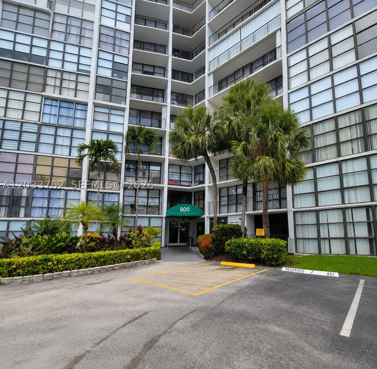 800 Parkview Dr #512