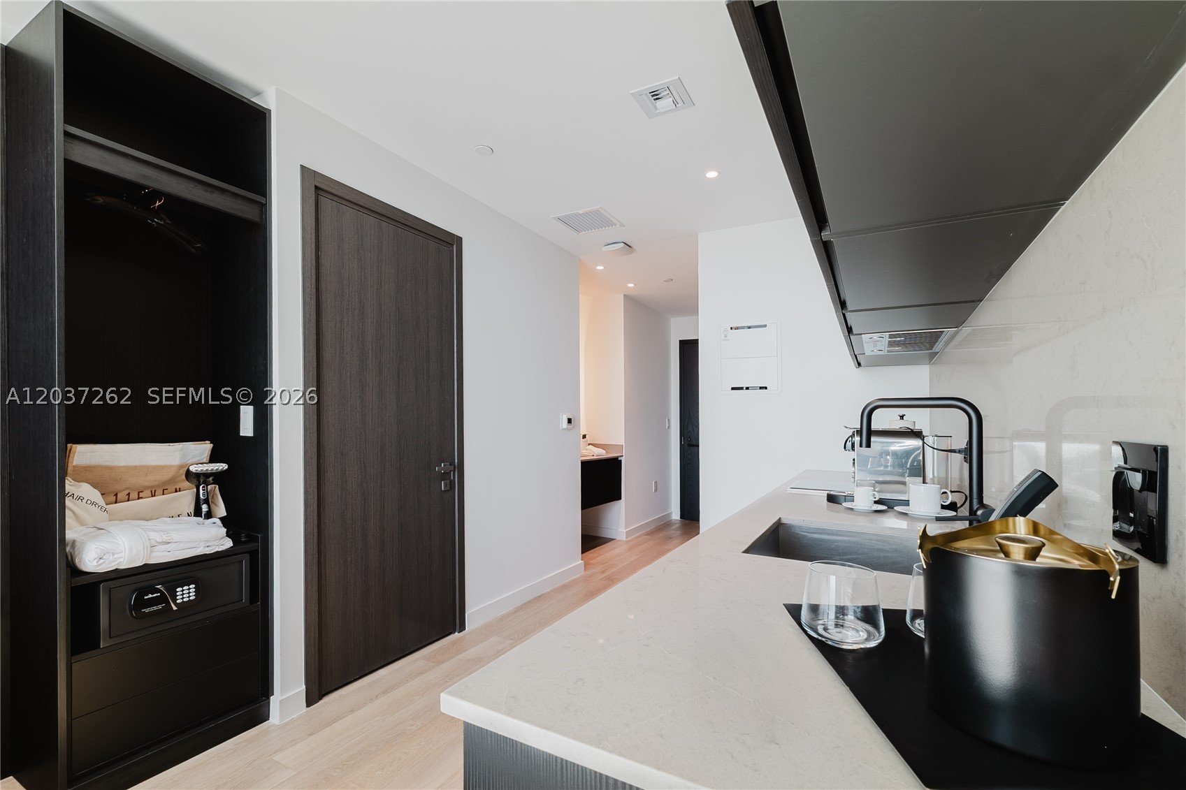 image E11EVEN Hotel & Residences10