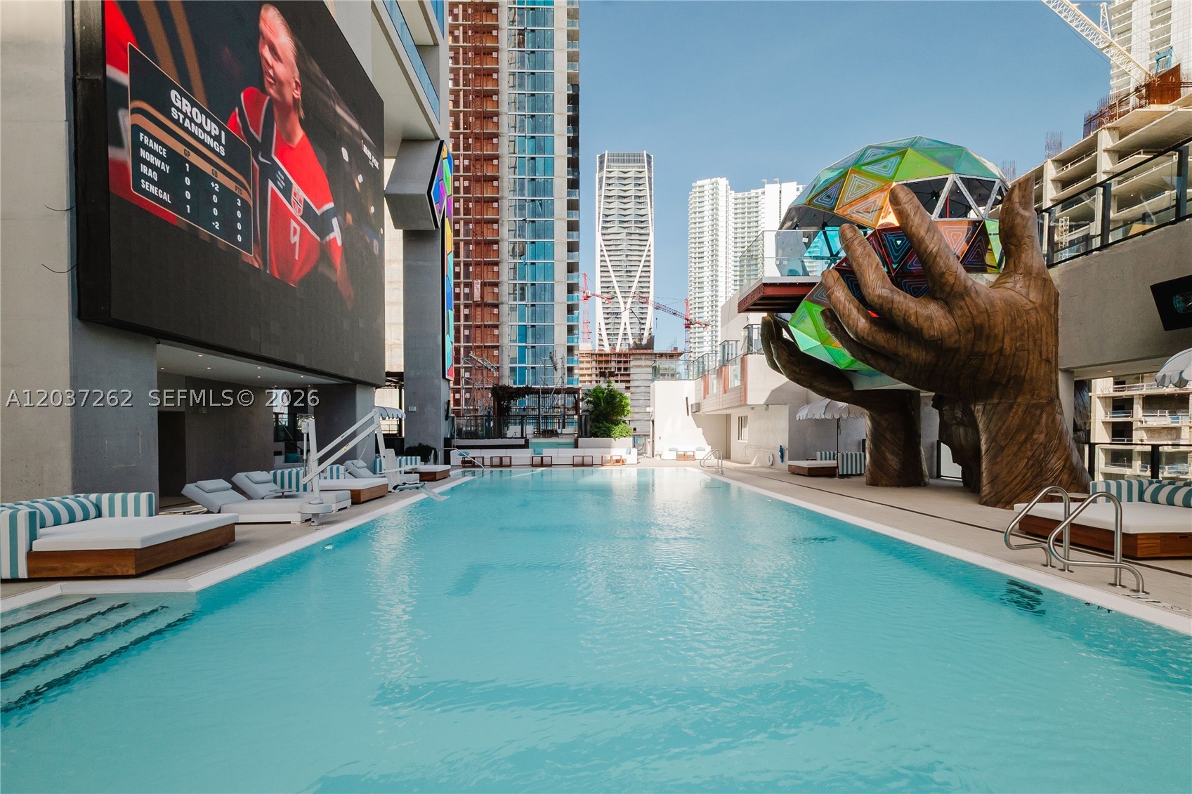 image E11EVEN Hotel & Residences12