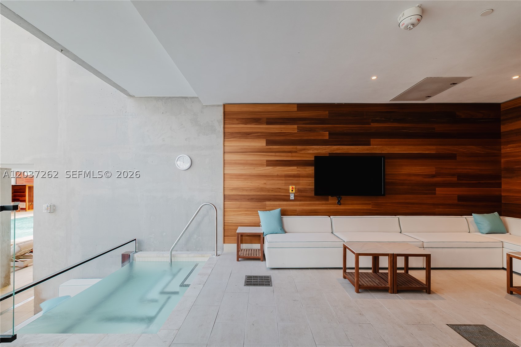 image E11EVEN Hotel & Residences16