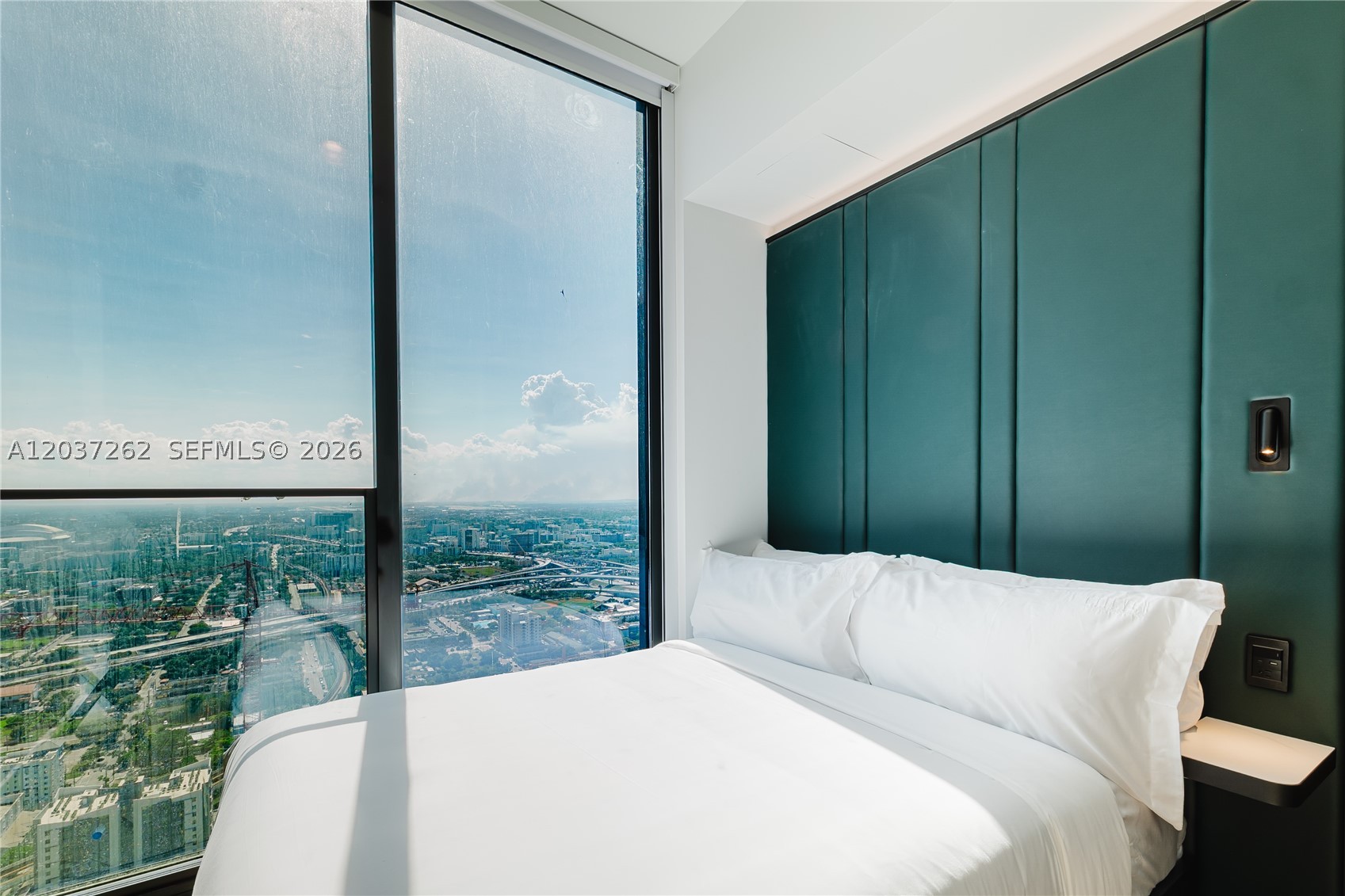 image E11EVEN Hotel & Residences2