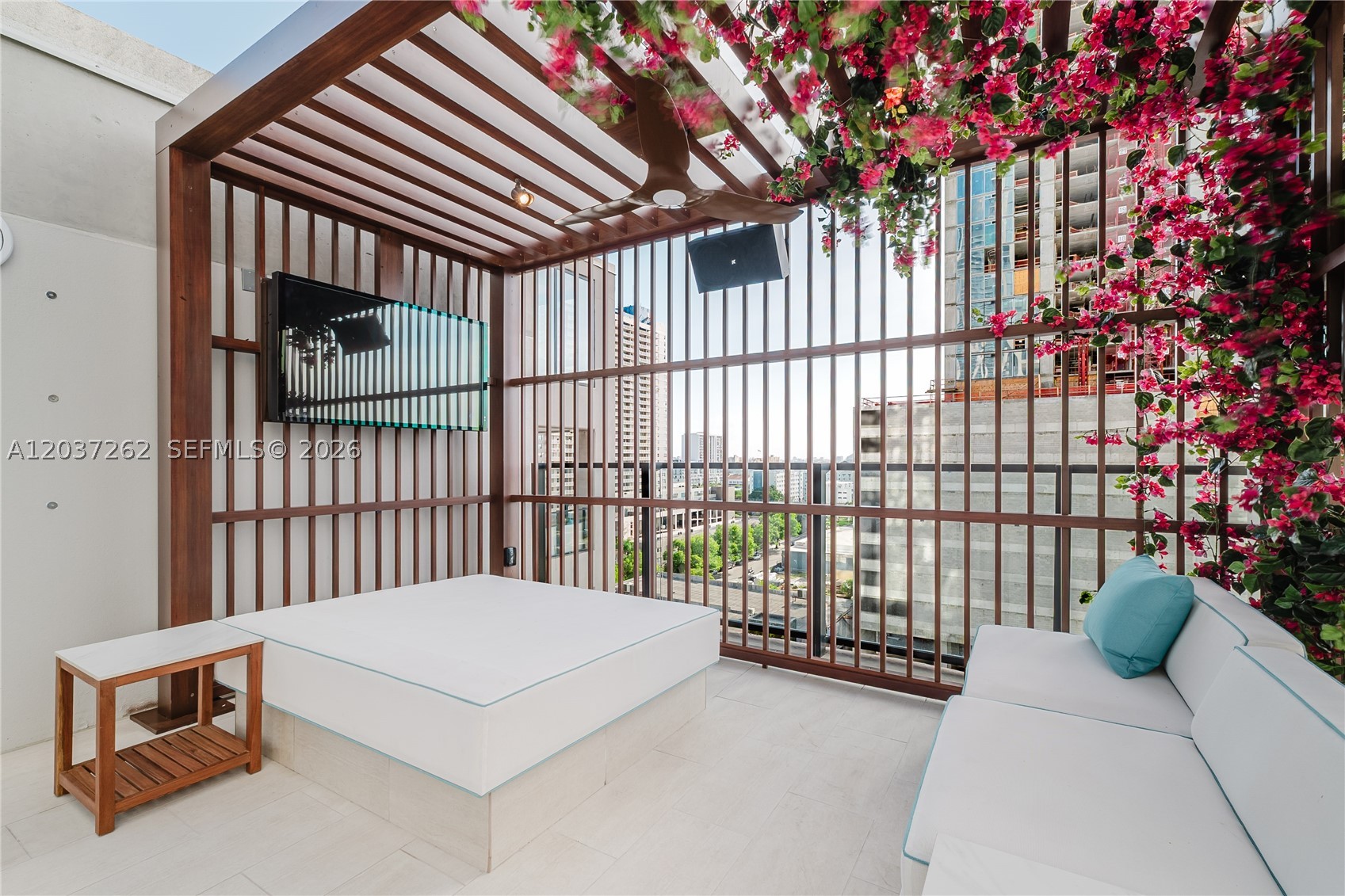 image E11EVEN Hotel & Residences33