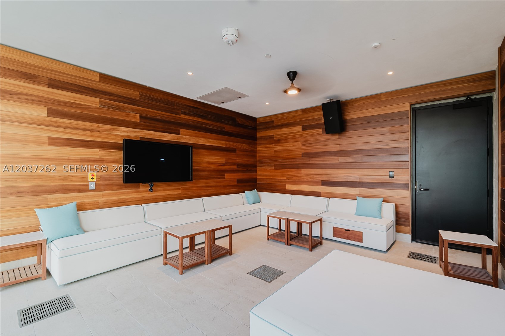image E11EVEN Hotel & Residences35
