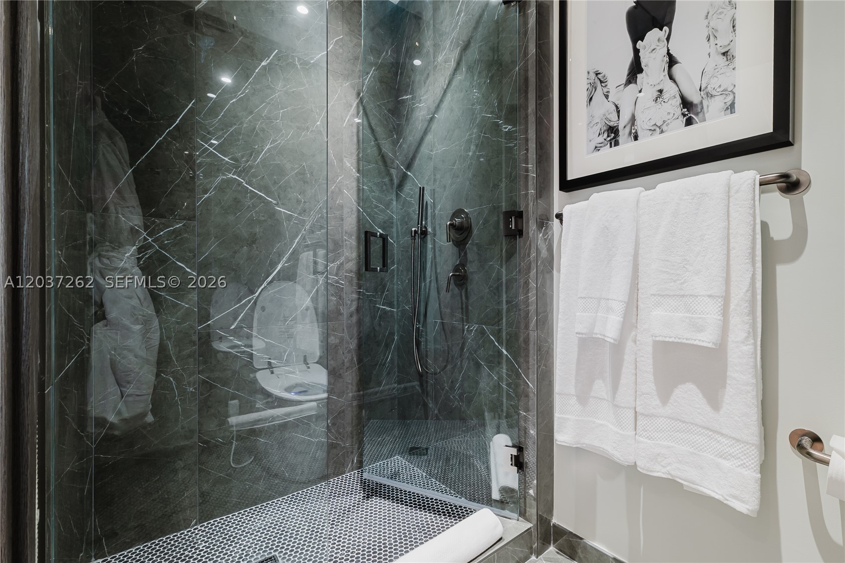 image E11EVEN Hotel & Residences7