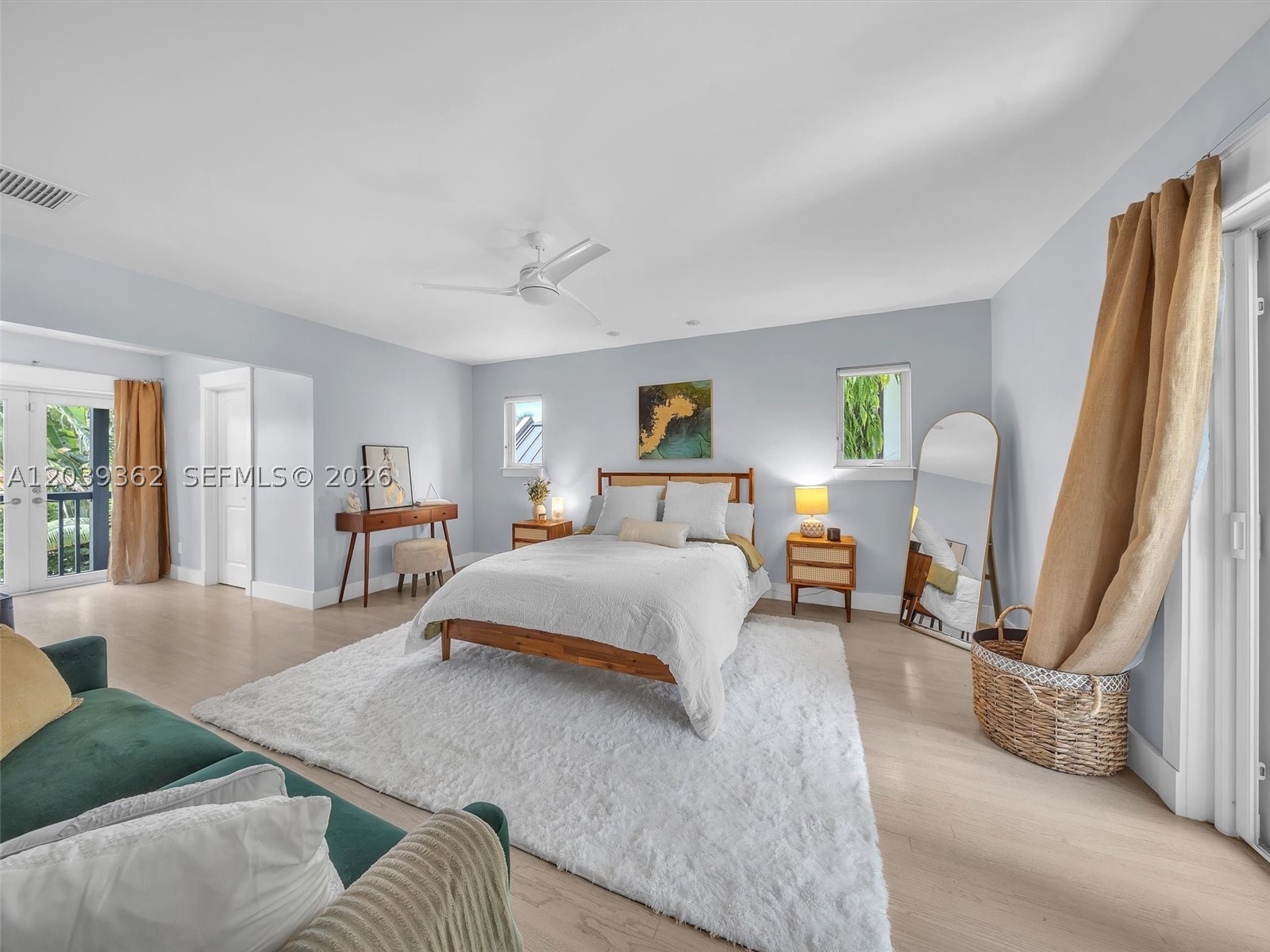 736 NE 17th Way Fort Lauderdale, FL 33304