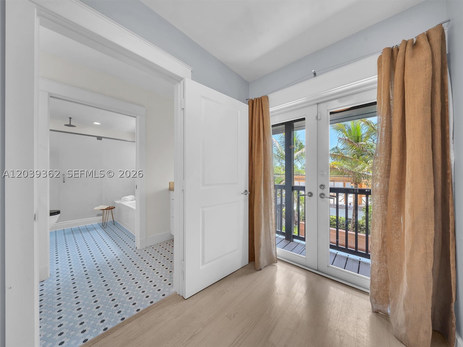736 NE 17th Way Fort Lauderdale, FL 33304