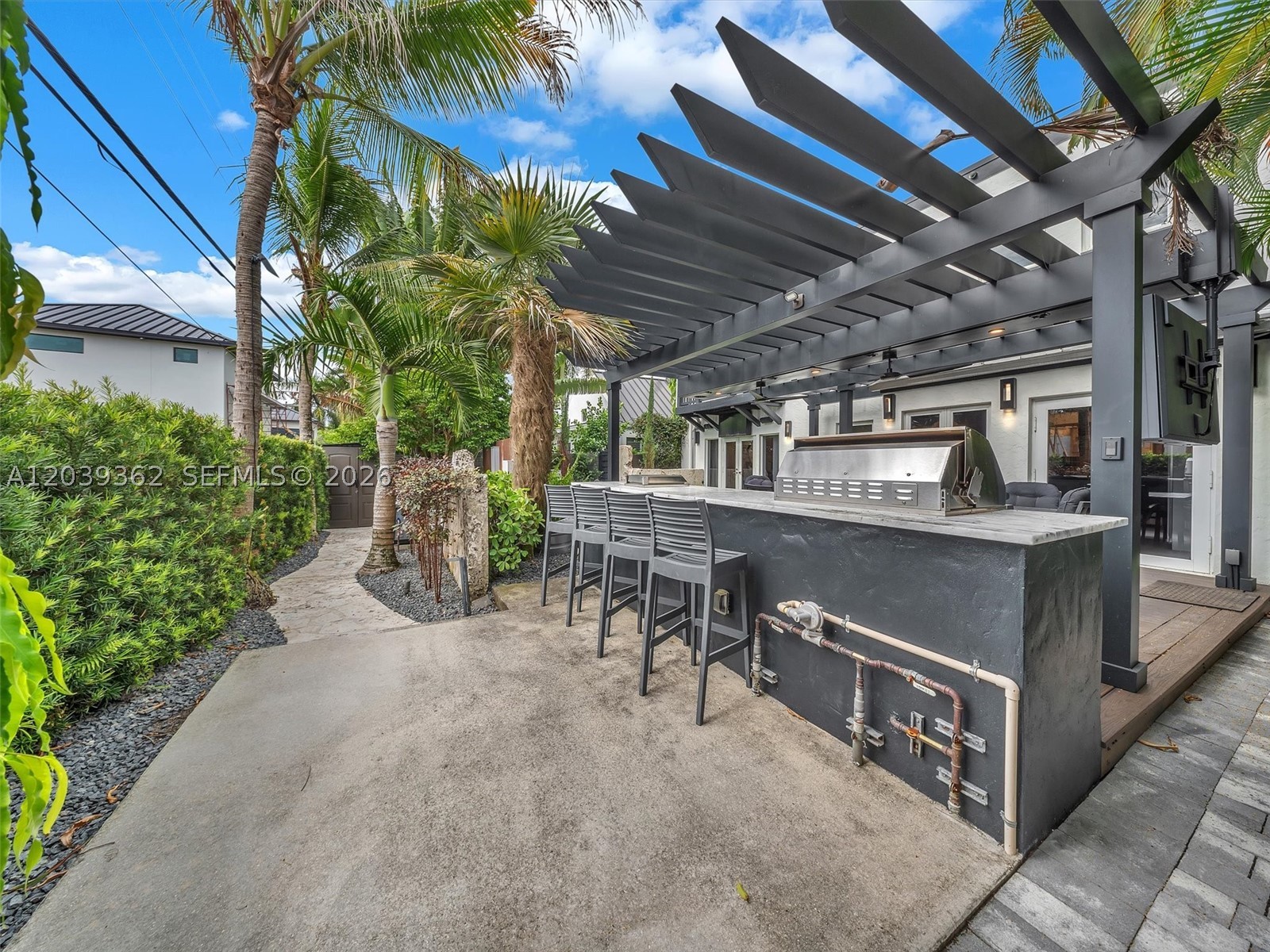 736 NE 17th Way Fort Lauderdale, FL 33304