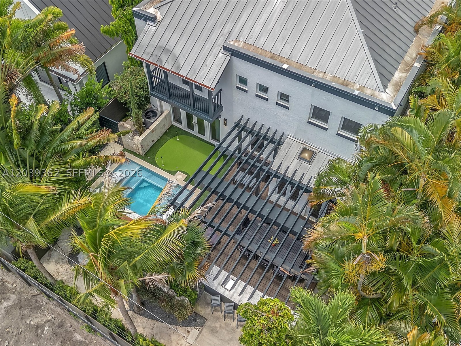 736 NE 17th Way Fort Lauderdale, FL 33304