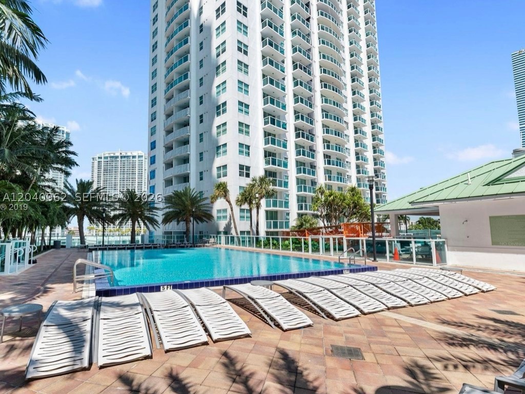 image Brickell on the River South10