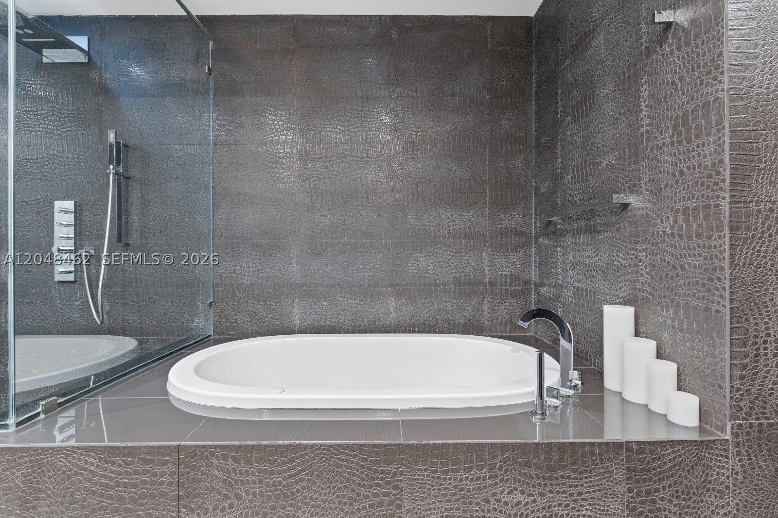 image Four Seasons Residences Miami14