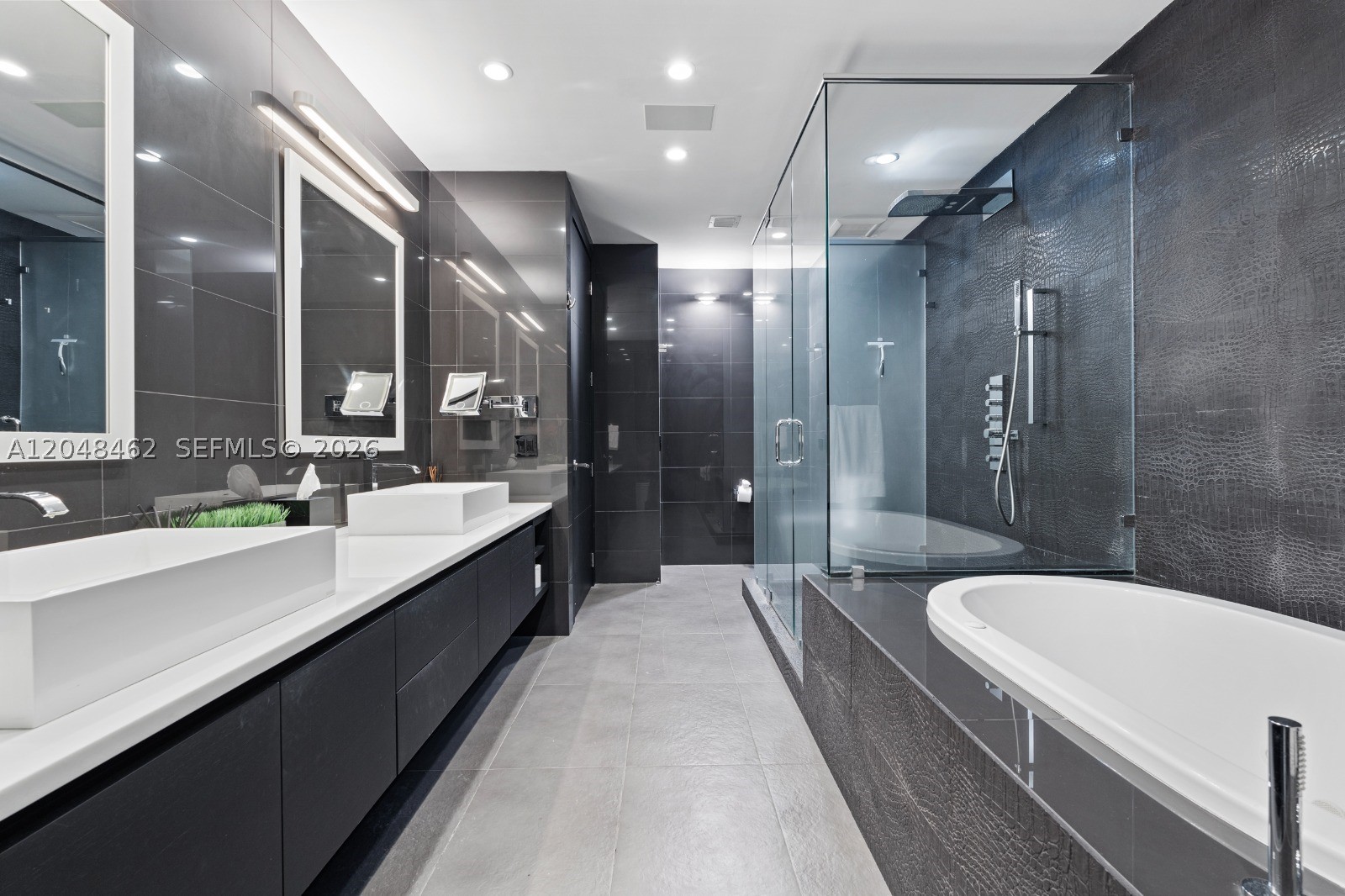image Four Seasons Residences Miami15