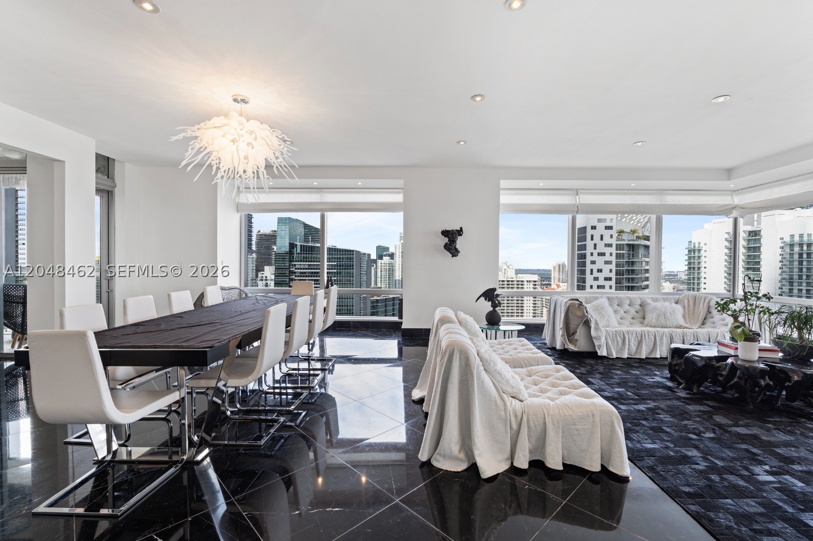 image Four Seasons Residences Miami19